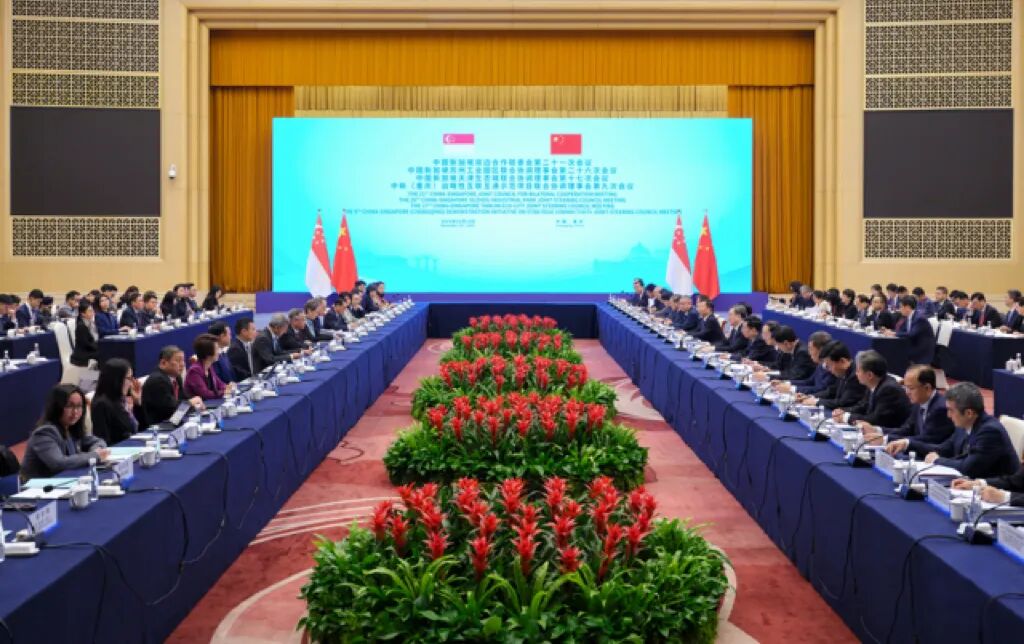 35载携手，中新合作攀新高：27项协议绘蓝图，中新美陆眼科医院筑医疗互联互通典范